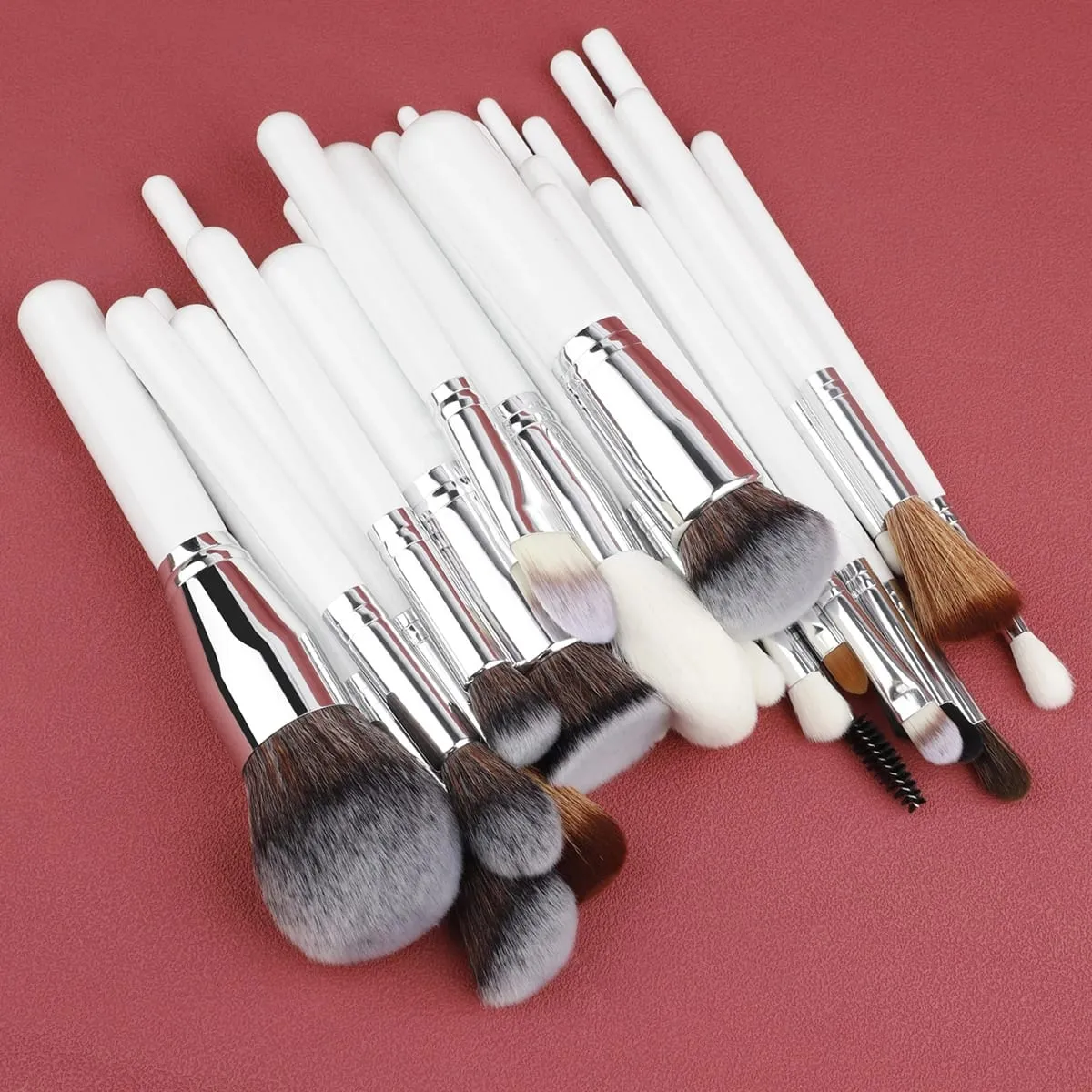 30 Pcs Makeup Brush Sets Professional Artists Using Angled Eye Contour Blending Brushes High Quality White Brush Custom