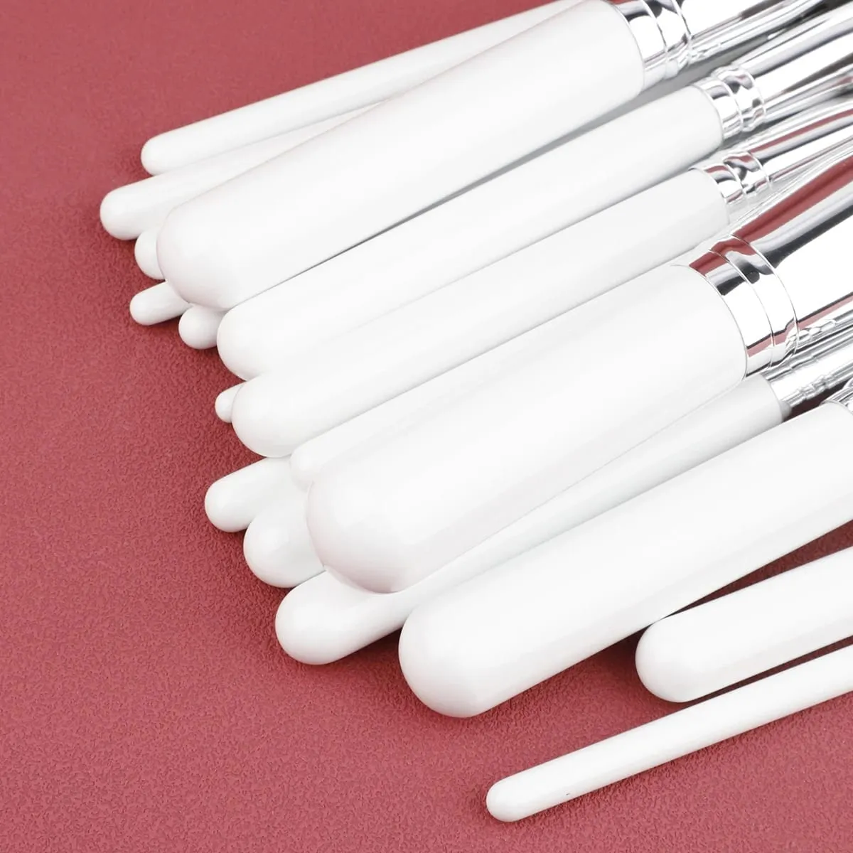 30 Pcs Makeup Brush Sets Professional Artists Using Angled Eye Contour Blending Brushes High Quality White Brush Custom