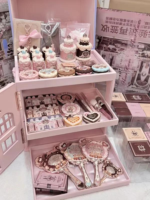 Flower Knows the Sweetie Bear Collection Allin Makeup Kit Gift Box with Eyeshadow Blush Concealer Lipstick & Mirror