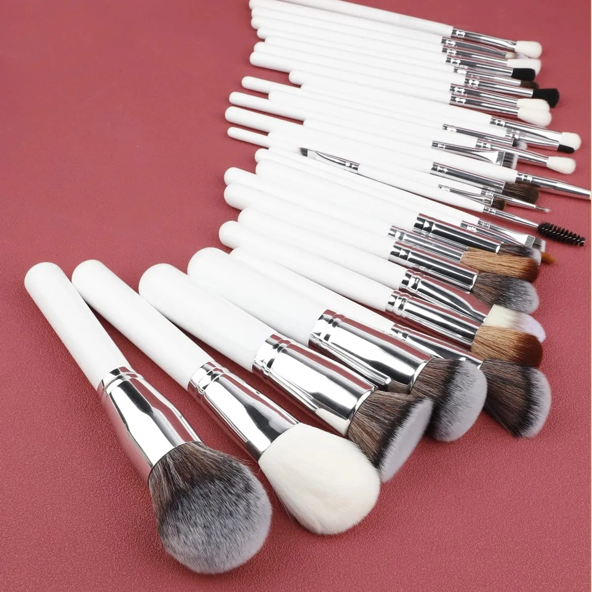 30 Pcs Makeup Brush Sets Professional Artists Using Angled Eye Contour Blending Brushes High Quality White Brush Custom