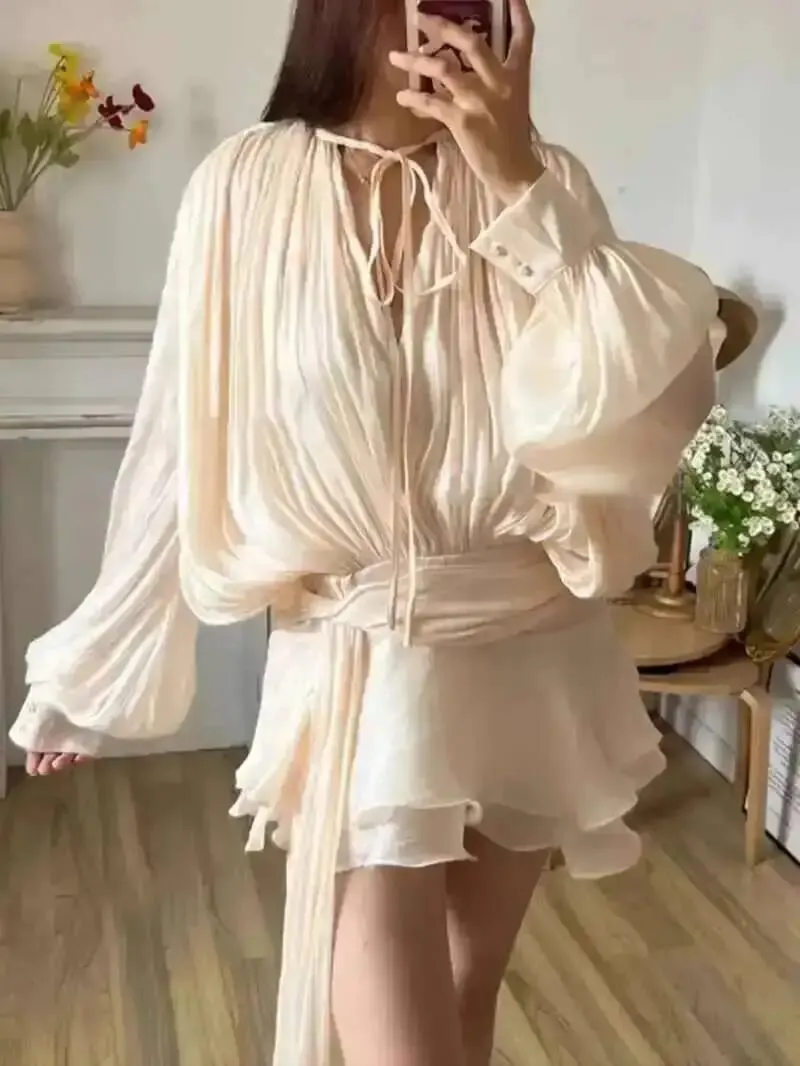 Kadınlar için Bej Üst Katı Bluz Mini Elbiseler V Yaka Uzun Kollu Eklenmiş Dantel Up Tatlı Stil Elbise Kadın Giyim Moda P7WI