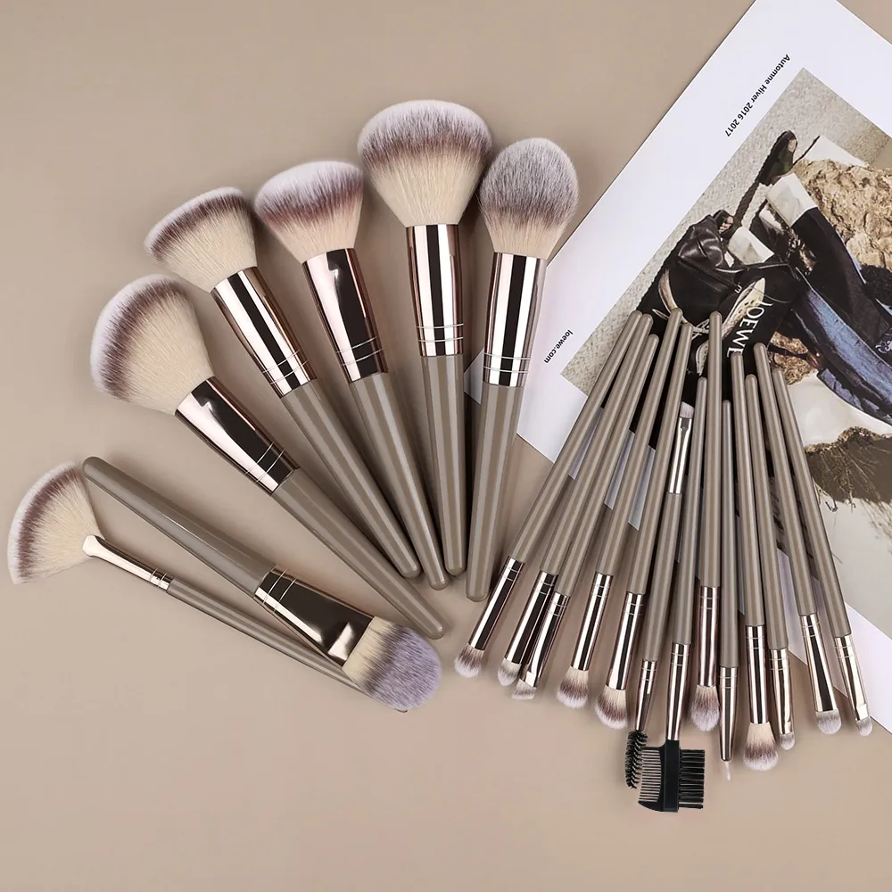 3-20PCS Makeup Brushes Set Foundation Highlighter Eyeshadow Blush Concealers Brush Female Beauty Tools Beauty Sponges Thumb Puff