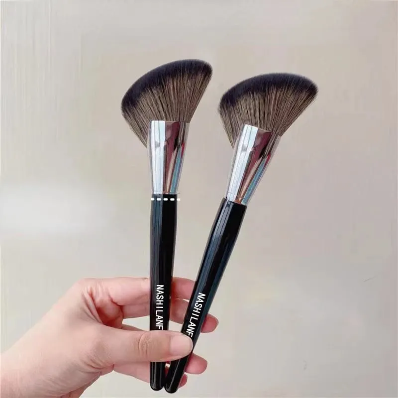Black Sculpting Brush Professional Makeup Brushes Large Cosmetic Face Cont Bronzer Oblique Powder Blush Brush Face Make Up Tools — image 1