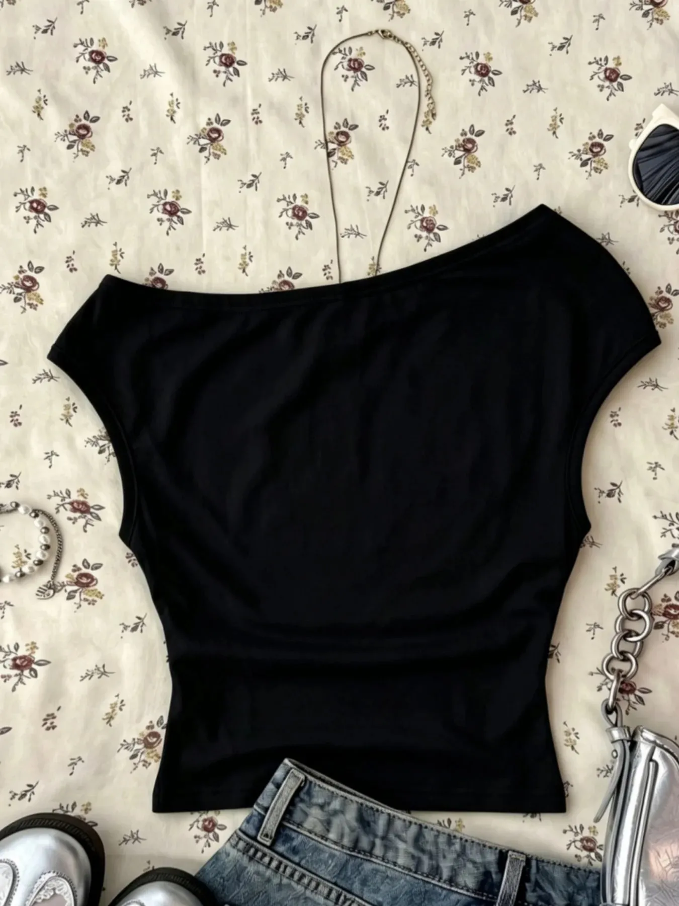 Women One Shoulder Cap Sleeve Side Ruched Slim Fit Cropped T Shirt 2026 Summer Goth Streetwear Solid Black Off Shoulder Going Ou — image 3