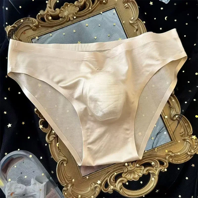 Slip da uomo in seta di ghiaccio Mutandine sexy senza cuciture ultrasottili Asciugatura rapida U Custodia rigonfia Biancheria intima traspirante Mutande lucide di lusso
