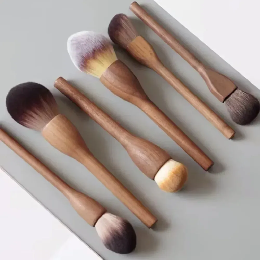 New Retro Wood Handle Makeup Brushes Super Soft Walnut Loose Powder Blush Foundation Contour Brush Cosmetic Makeup Tools