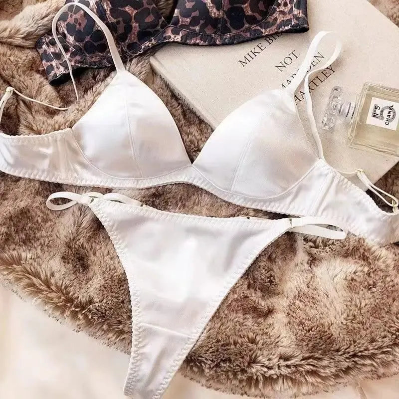 French-Style Sexy Triangle Cup Bra Set for Petite Busts Push-Up Underwire-Free Anti-Sagging Lightweight Satin Finish Bra