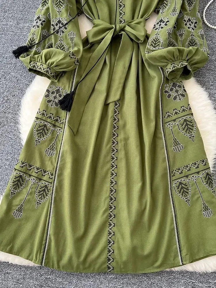 Vestido de estilo étnico Retro bohemio para mujer, vestido largo ceñido en la cintura con encaje bordado y mangas abullonadas, A155