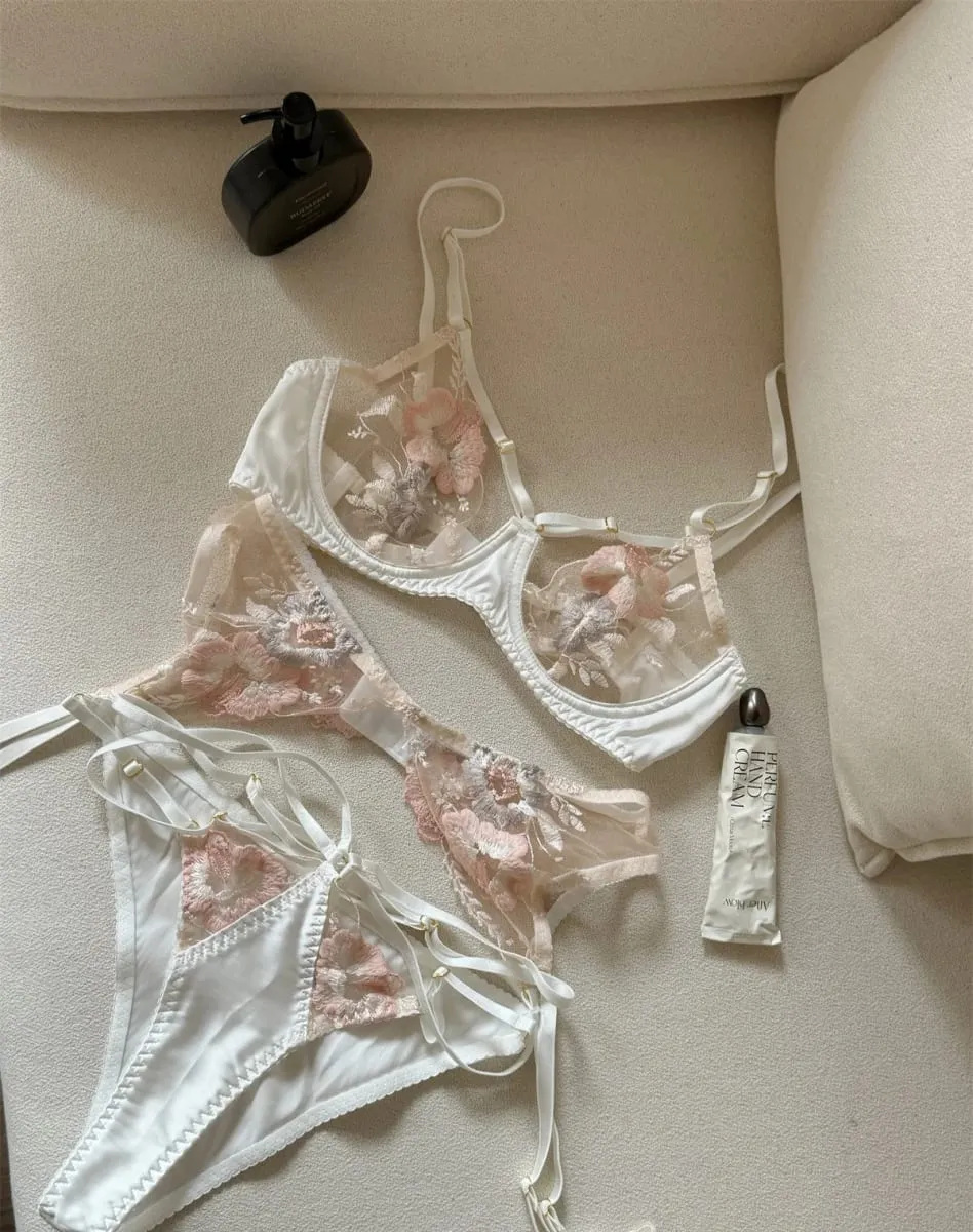 Ensemble de lingerie en dentelle brodée de fleurs en relief, gros seins, petits sous-vêtements retournés, push up, soutien-gorge sexy, ensemble trois pièces
