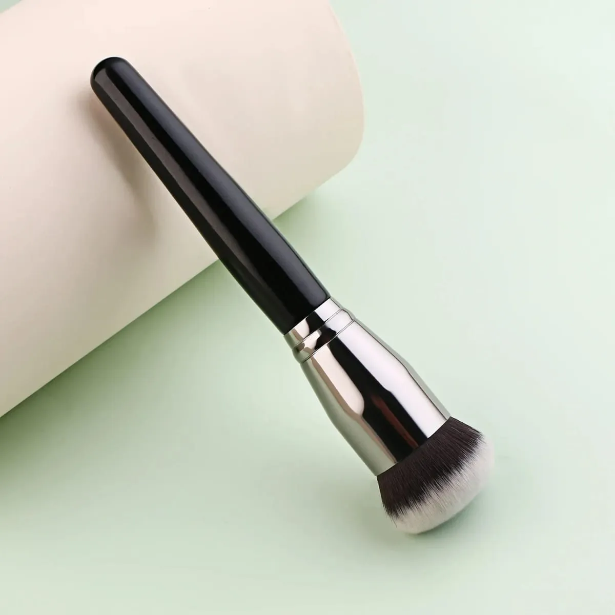 Black Foundation Make up Brush Cream Foundation buffing Makeup Brush Big Foundation Brush Synthetic Hair Face Makeup Tool — image 2