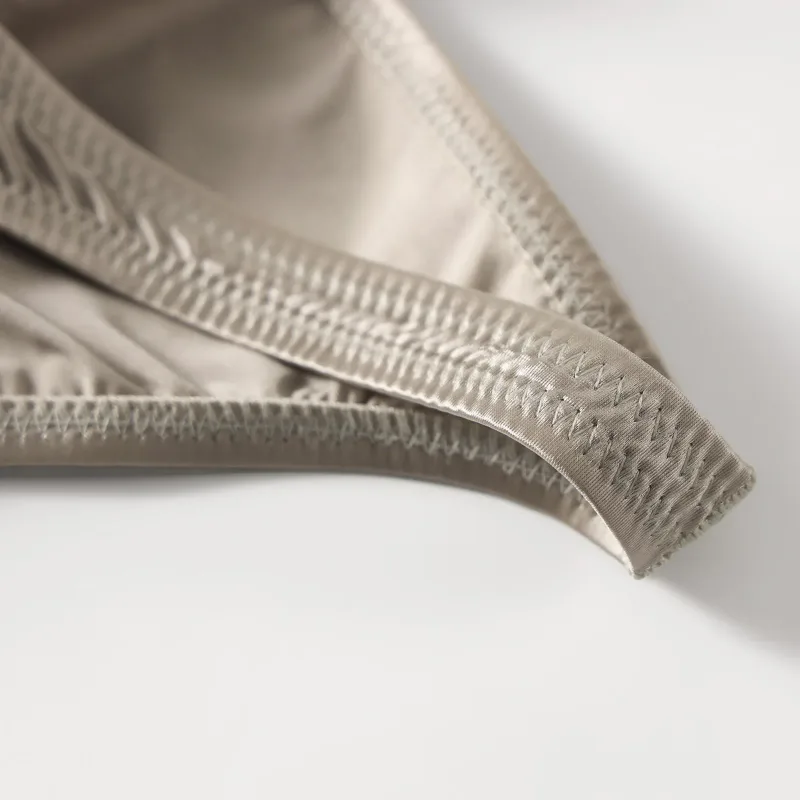 Cuecas de ginástica masculinas de cintura baixa, roupa íntima de cetim suave para treinamento esportivo, musculação, ultrafina, secagem rápida, treino de fitness, levantamento de bunda