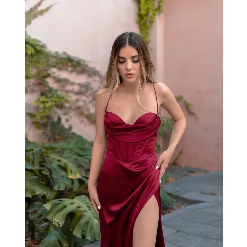 Nové letní plesové šaty Dámské šátek bez rukávů Jednobarevné šaty Jedno slovo Výstřih Slim Fit Otevřený zadní Rozparek Červené sexy šaty