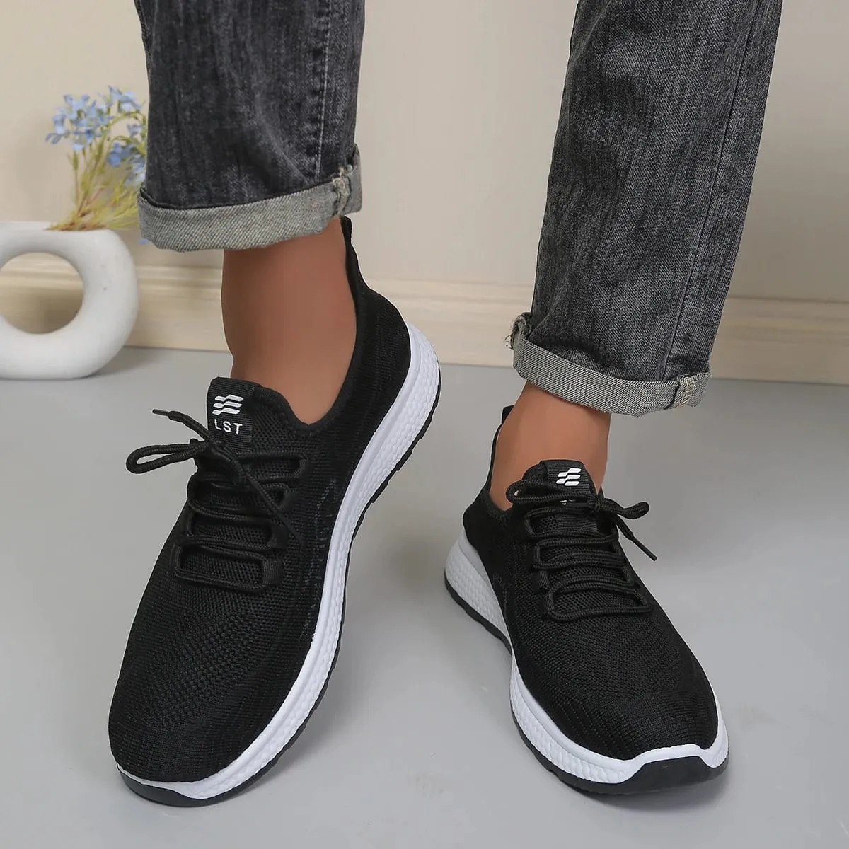 Minimal Solid Hue Mænd Mesh Snøre Fodtøj Fin Hul Perforeret Strik Øvre Bump Udskåret sort ydersål Alsidige sneakers