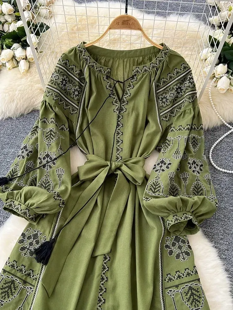 Vestido de estilo étnico Retro bohemio para mujer, vestido largo ceñido en la cintura con encaje bordado y mangas abullonadas, A155