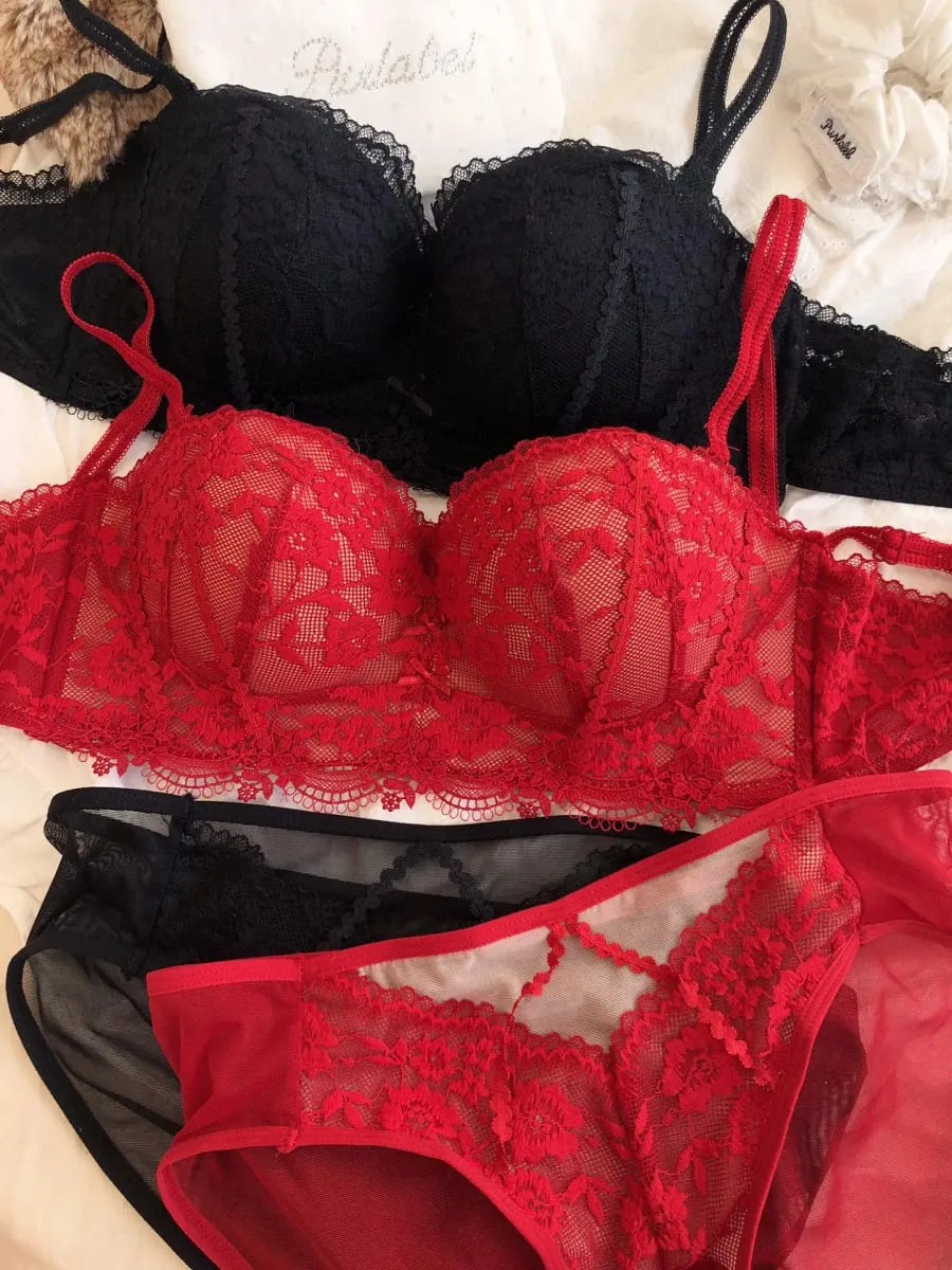 Kvinnors sömlösa underklädesset Sexiga spetsblommor Broderi BH Tjocka 1/2 kopp Push Up BH:ar Avtagbar rem Underkläder Trosor Set