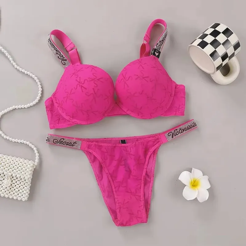 Victoria Secret-Conjunto de lencería sexy, muy sexy, con logo, correa brillante, encaje en relieve, sujetador push-up, tanga con escritura brillante
