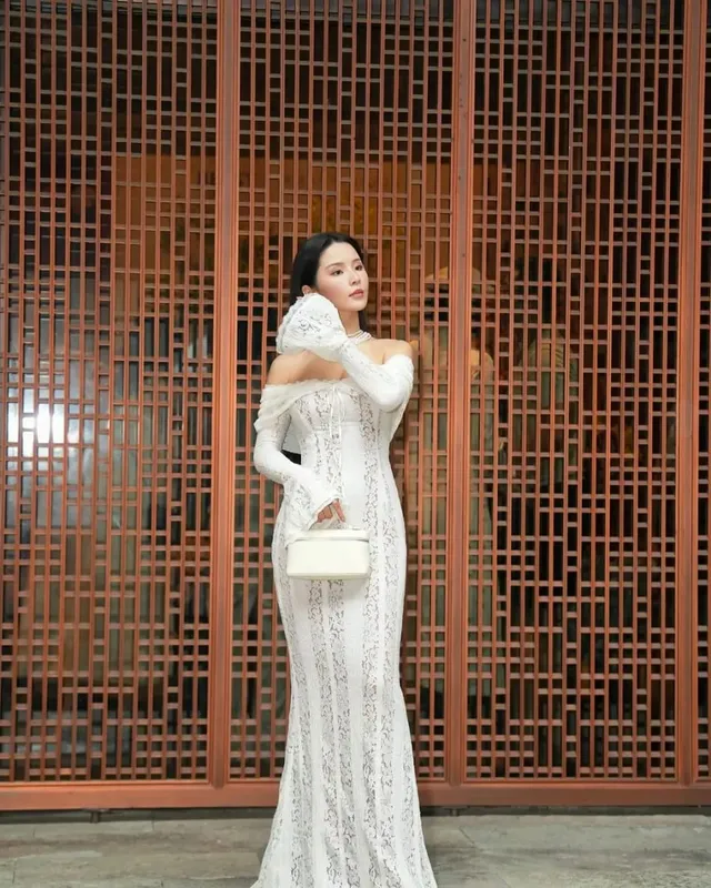 Oligai Autumn Off-Shoulder Maxi Dress Elegant Lace Flare Sleeves Red Evening Party Dress Women's New Arrival 2025 Cocktail Dress