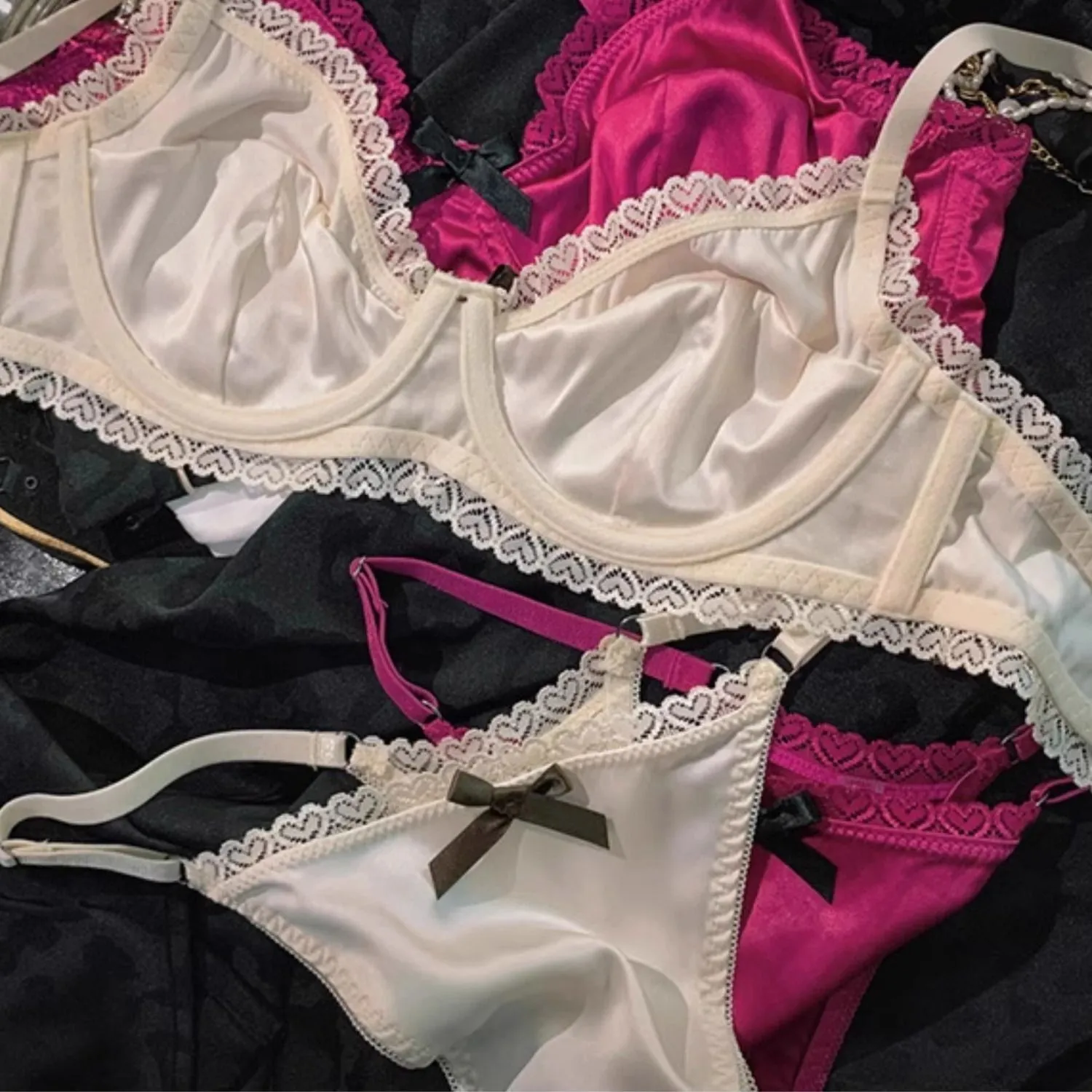Set di biancheria intima da donna Set di reggiseno push-up in pizzo sexy di seta ghiacciata Set di biancheria intima e slip traspiranti raccolti in primavera estiva