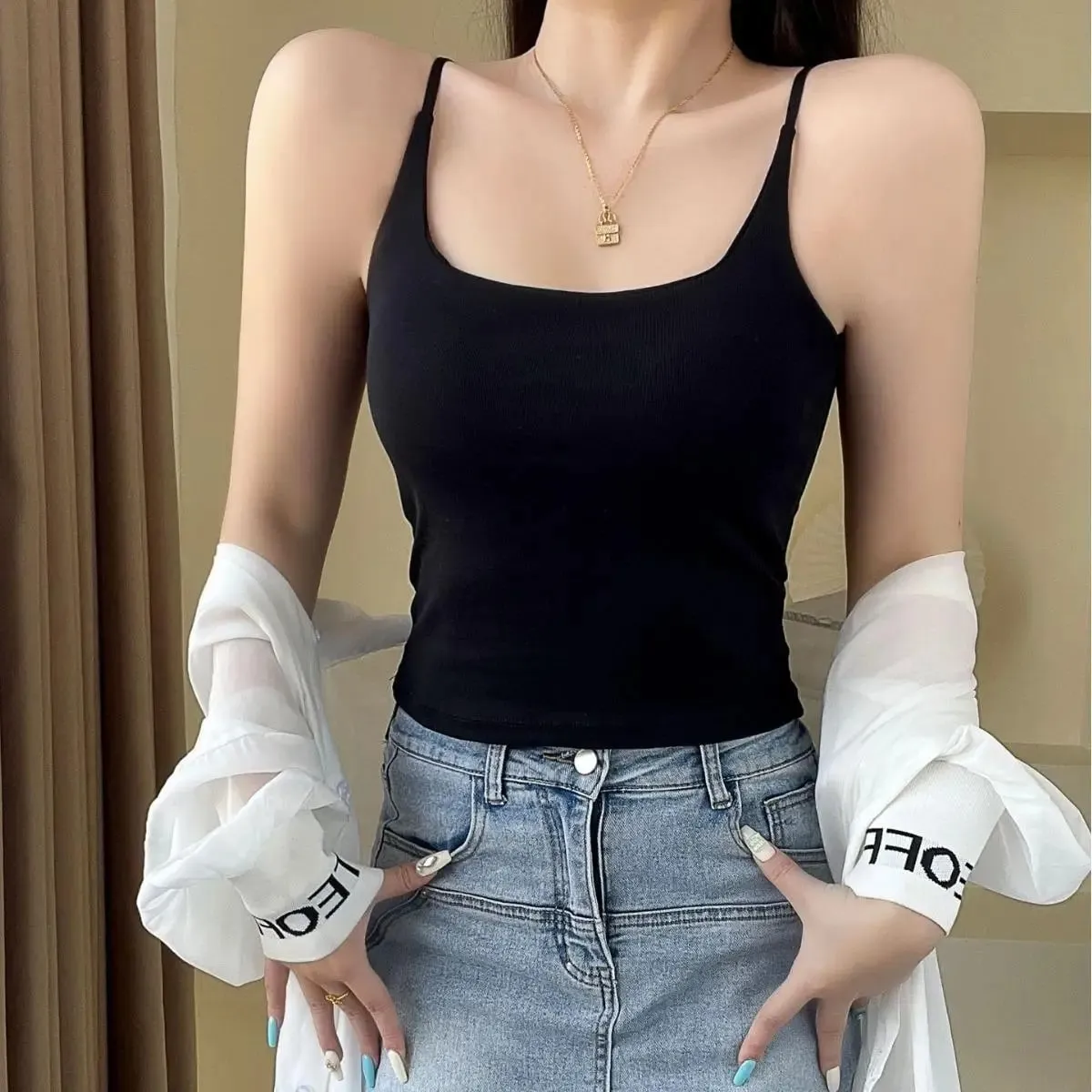 Basic Solid Camis Casual Sleeveless Spaghetti Strap Crop Top Square neck Tank tops With Built In Bra y2k Summer women Clothing — image 3