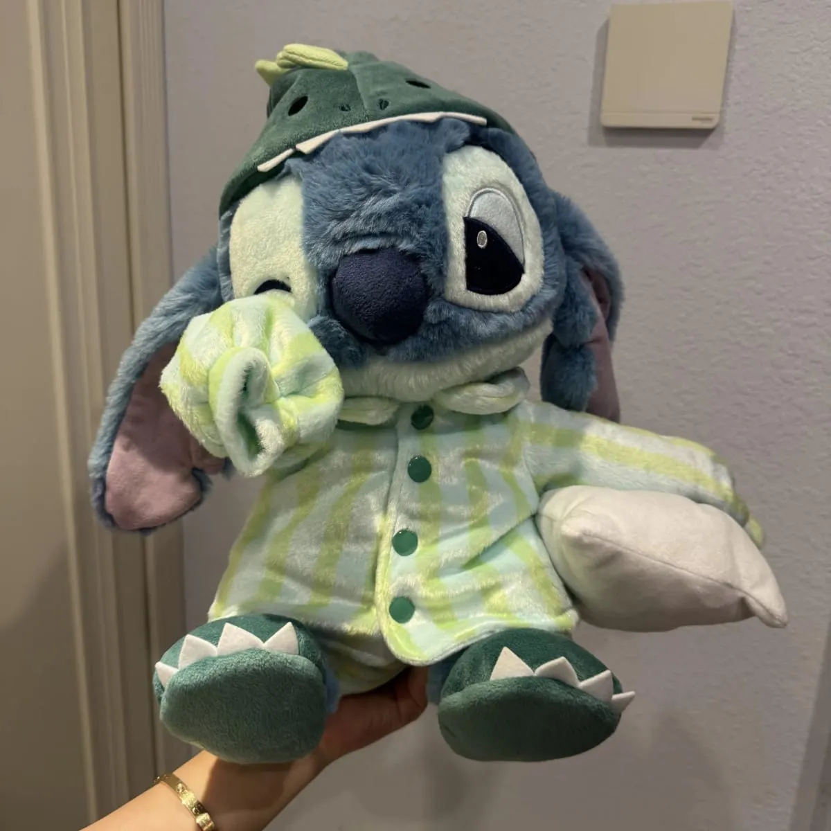 Boneka Mewah Kartun Stitch       , Sofa Kamar Tidur Bantal Lempar Hadiah Ulang Tahun Mainan Mewah Boneka Mainan Dekorasi Rumah Dekorasi Pesta
