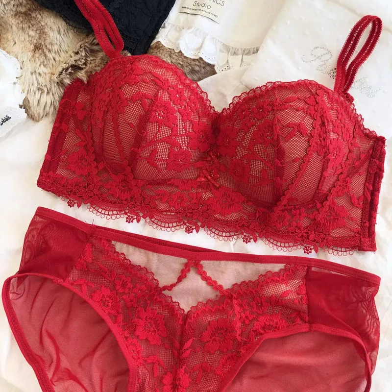 Kvinnors sömlösa underklädesset Sexiga spetsblommor Broderi BH Tjocka 1/2 kopp Push Up BH:ar Avtagbar rem Underkläder Trosor Set