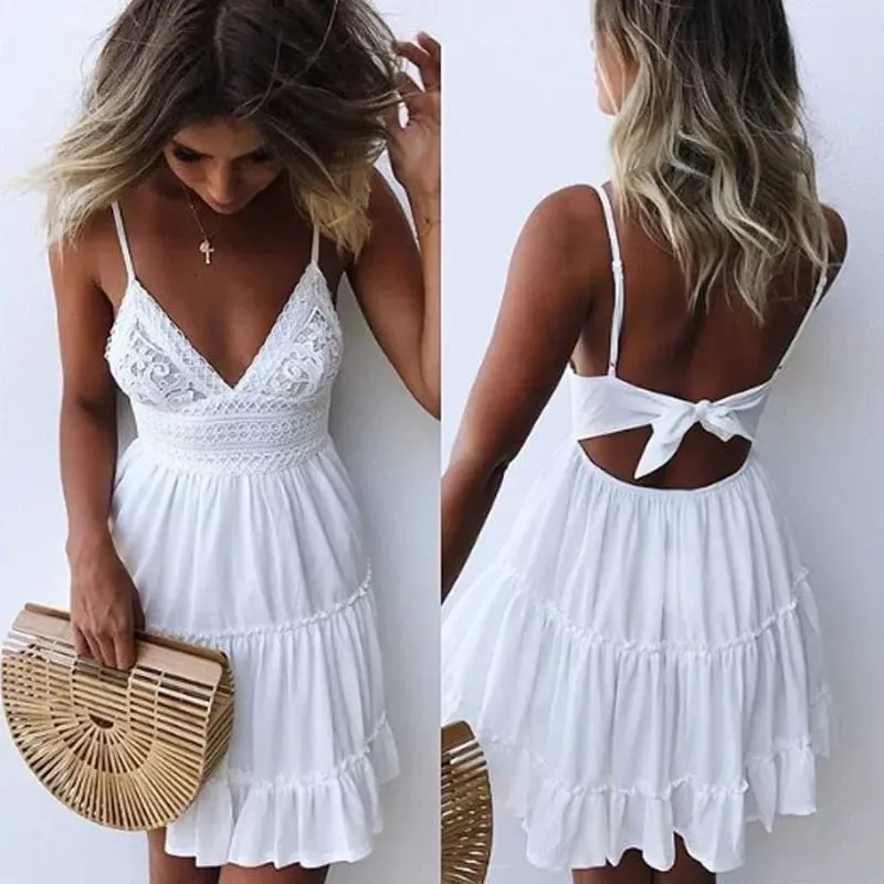 Sexede blondekjoler Kvinder Spaghetti Strap Hvid Kjole Sommer Strand Mini Festkjole A-line V-hals Bohe Åben Ryg Plisseret Kjole