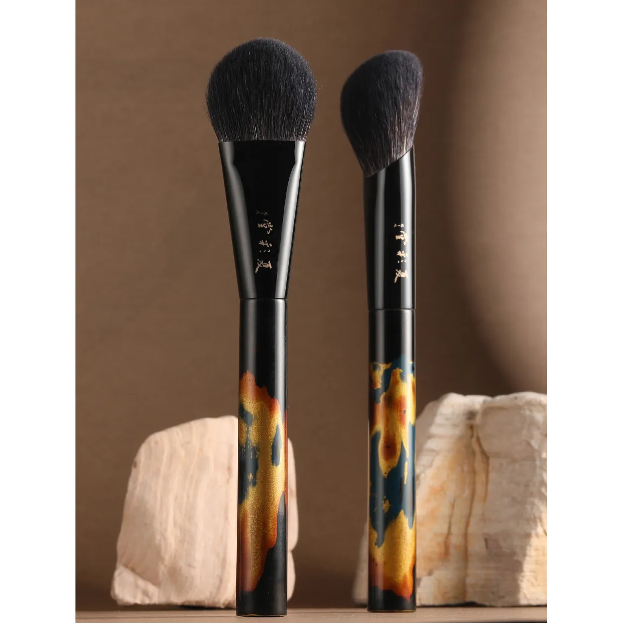 Professional Handmade Make Up Brush 1PC Blush Contour Brush Soft Silver Fox Goat Hair Luxury Raw Lacquer Handle Makeup Brushes