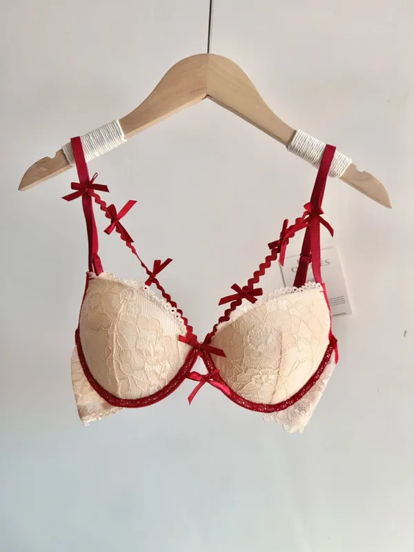 セクシーなWomen Pure Style Red Bow Lace Bridal Lingerie Set Push Up Bra Panty Suit Small Chest Party Wedding Intimate Wear