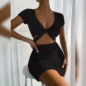 2022 letnie dekolt w serek drążą krzyżowe obcisłe sukienki damskie jednolita, bez pleców Ruched seksowna Mini sukienka Y2k do klubu na imprezę eleganckie sukienki