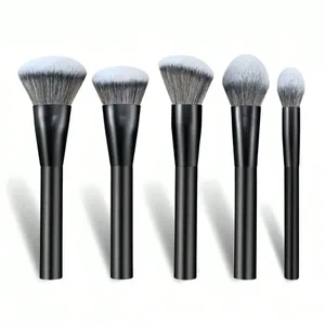 Sada 5dílných štětců na make-up na obličej: štětec na podkladový pudr štětec na tvářenku štětec na korektor štětec na kontury štětec na míchání štětce. Špičkové štětce na make-up s rukojetí potaženou olejem pro pohodlný pocit. Profesionální make-up nástroje s hustou jemností