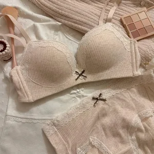 مجموعة حمالة صدر من Sweet Girl بحافة دانتيل مزهرة للسيدات بحلقة تجميل غير فولاذية من الخلف بدون طوق فولاذي مضاد للترهل ملابس داخلية قطنية مريحة