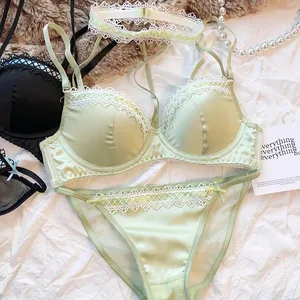 Lolita French Pure Desire Sexy Lace Satin Spice Girl Reggiseno Piccolo petto con raccolta Halter Hollow Set di biancheria intima con ferretto morbido