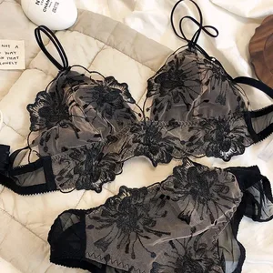 Fransız Dantel Çiçekler Nakış Sutyen Seti Seksi Ultra Ince Kadın Iç Çamaşırı Yeni Üçgen Fincan Tel Ücretsiz Bralette Romantik iç çamaşırı seti