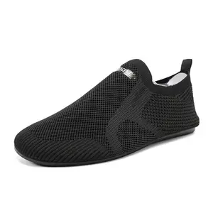 Zapatillas informales transpirables para hombre, zapatos ligeros antideslizantes para caminar, mocasines flexibles antideslizantes para parejas, calzado suave de verano