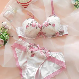 Lingerie confortevole con grande cerchio in acciaio con slip a forma di cuore di pollo, dolce reggiseno push up in pizzo sottile, set di biancheria intima da donna